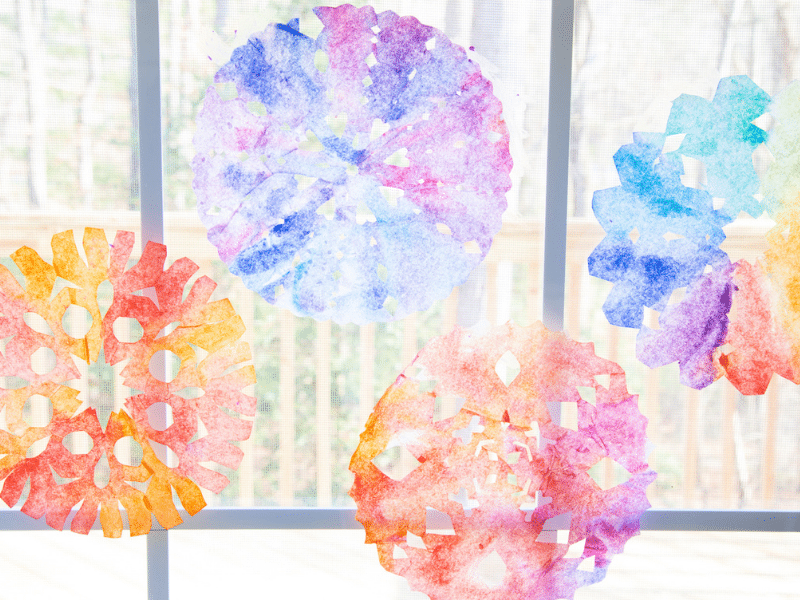 Comment faire des flocons de neige avec des filtres à café - img