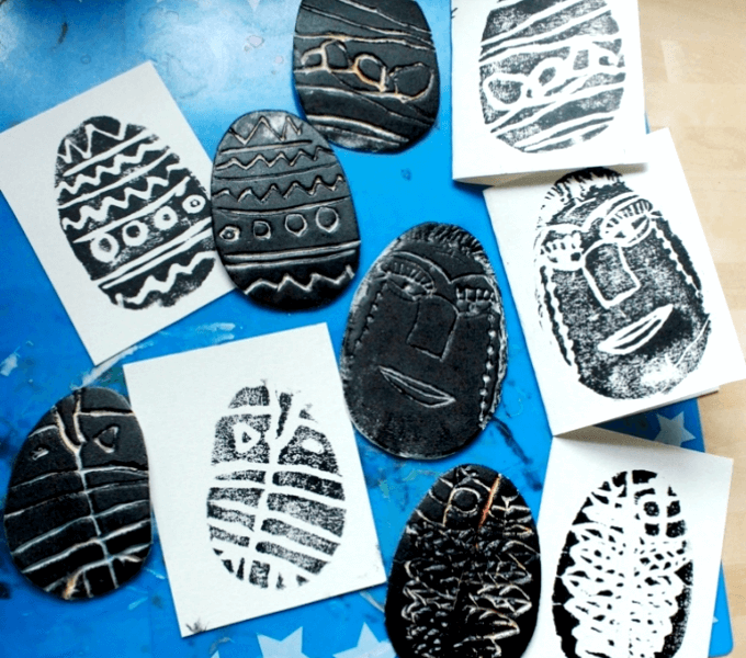 Imprimerie en polystyrène avec les enfants pour Pâques - img