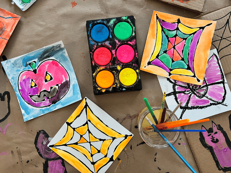 Un projet artistique pour Halloween avec la colle noire Resist - img